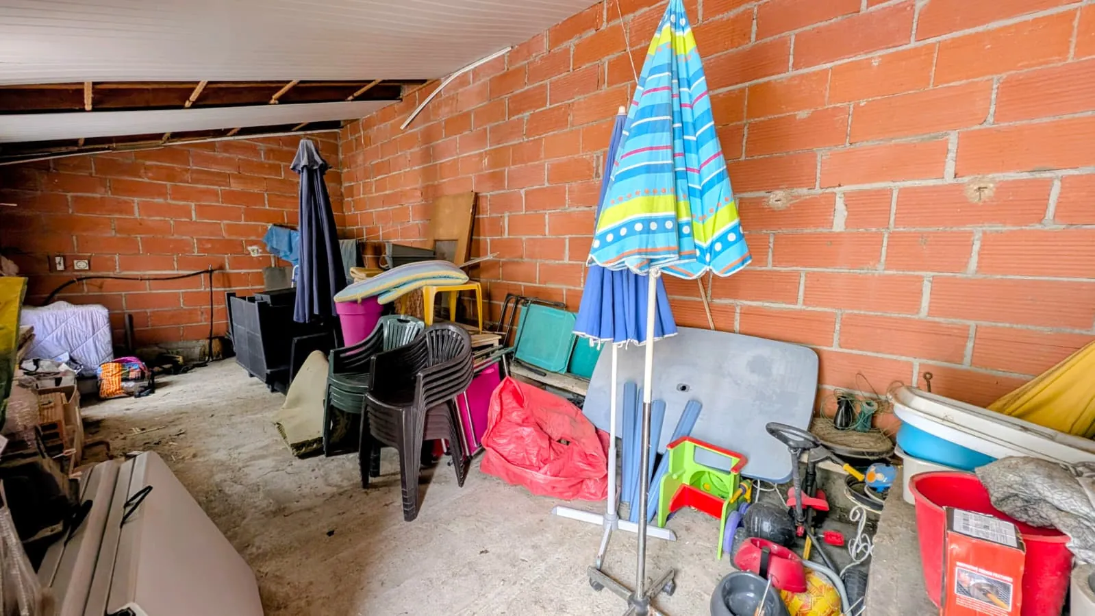 Maison avec deux appartements, dépendance et terrasse à Le Boulou 