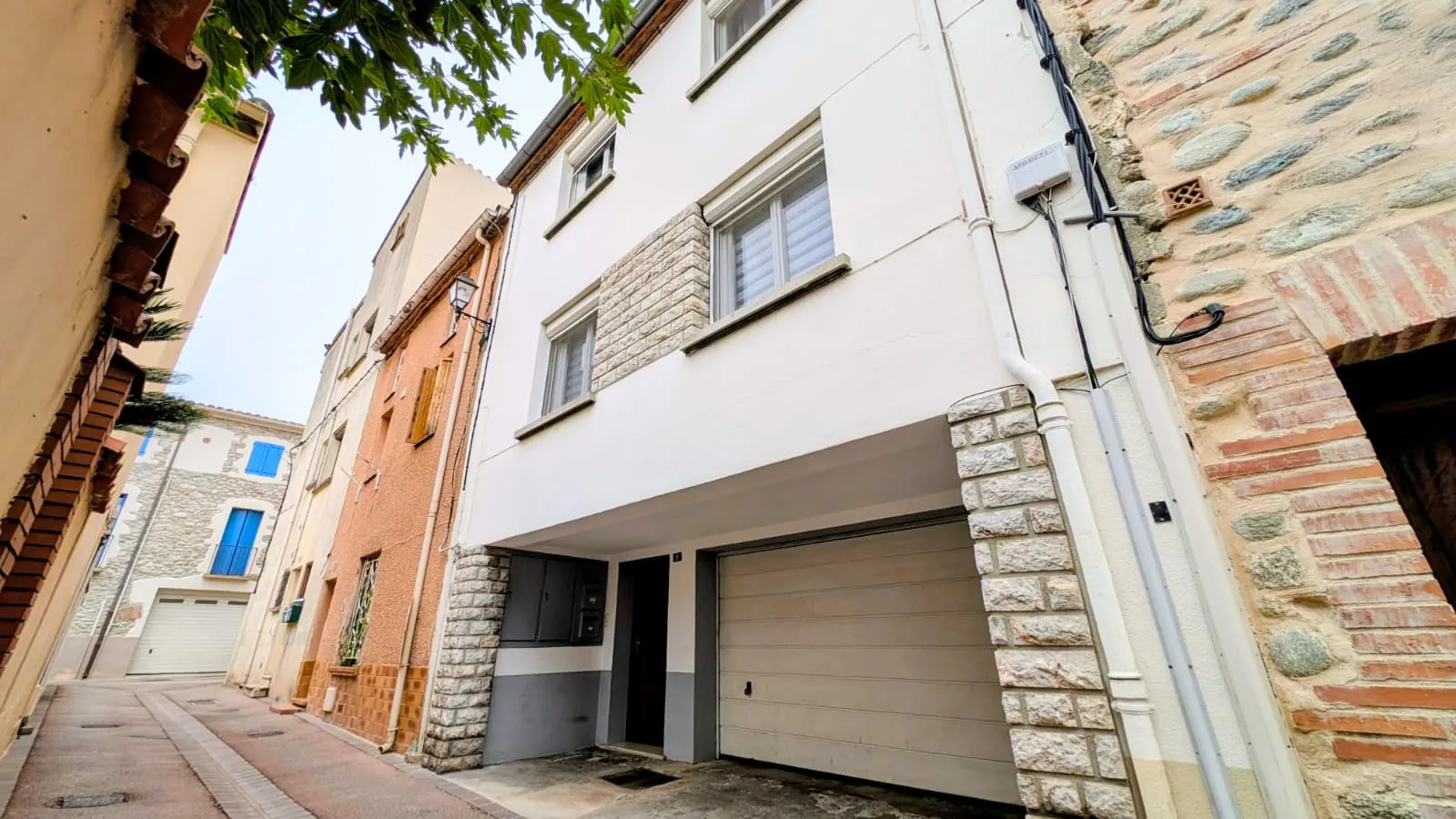 Maison avec deux appartements, dépendance et terrasse à Le Boulou 
