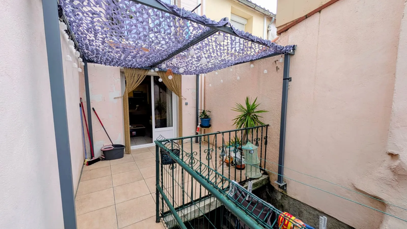Maison avec deux appartements, dépendance et terrasse à Le Boulou