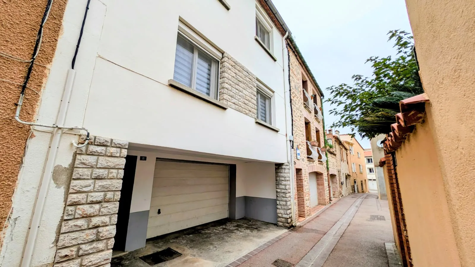 Maison avec deux appartements, dépendance et terrasse à Le Boulou 