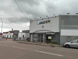 Bâtiment commercial avec bureaux à Saint-Julien-les-Villas - 193 m² à vendre 