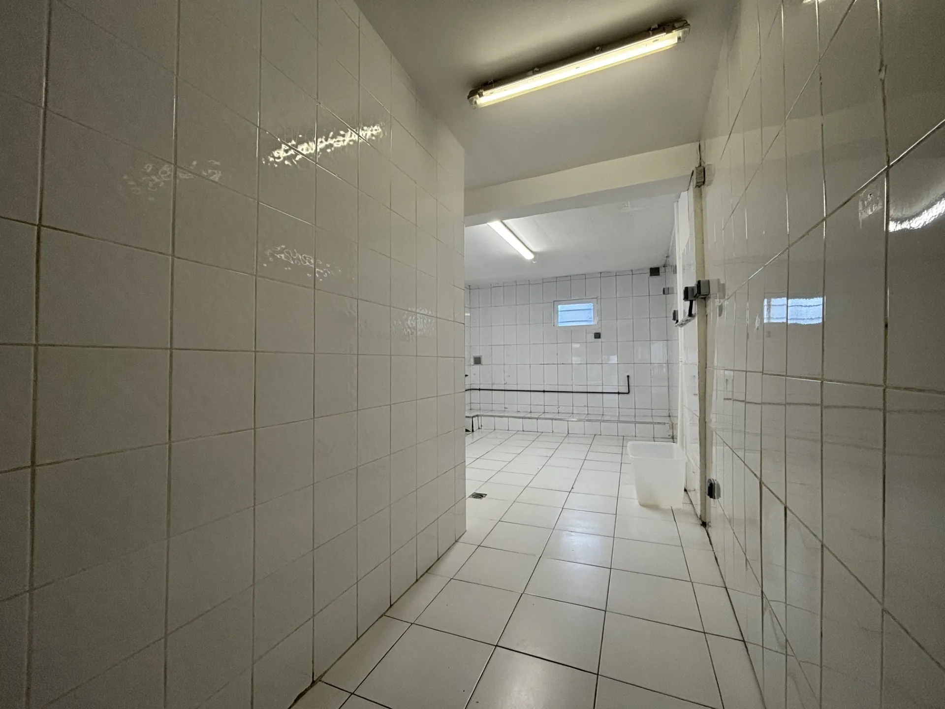 À vendre murs commerciaux au centre-ville de Céret avec grande vitrine 