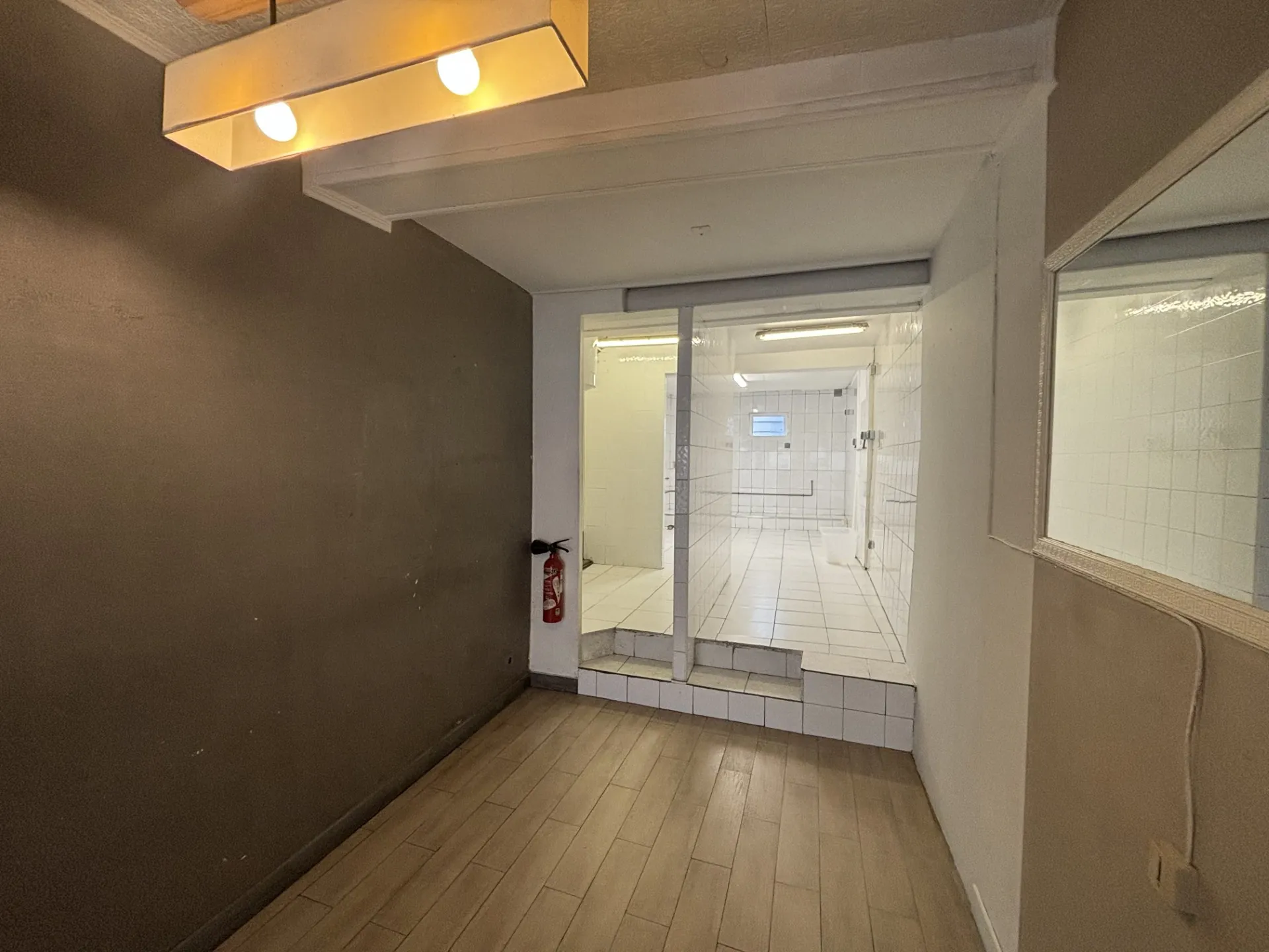 À vendre murs commerciaux au centre-ville de Céret avec grande vitrine 