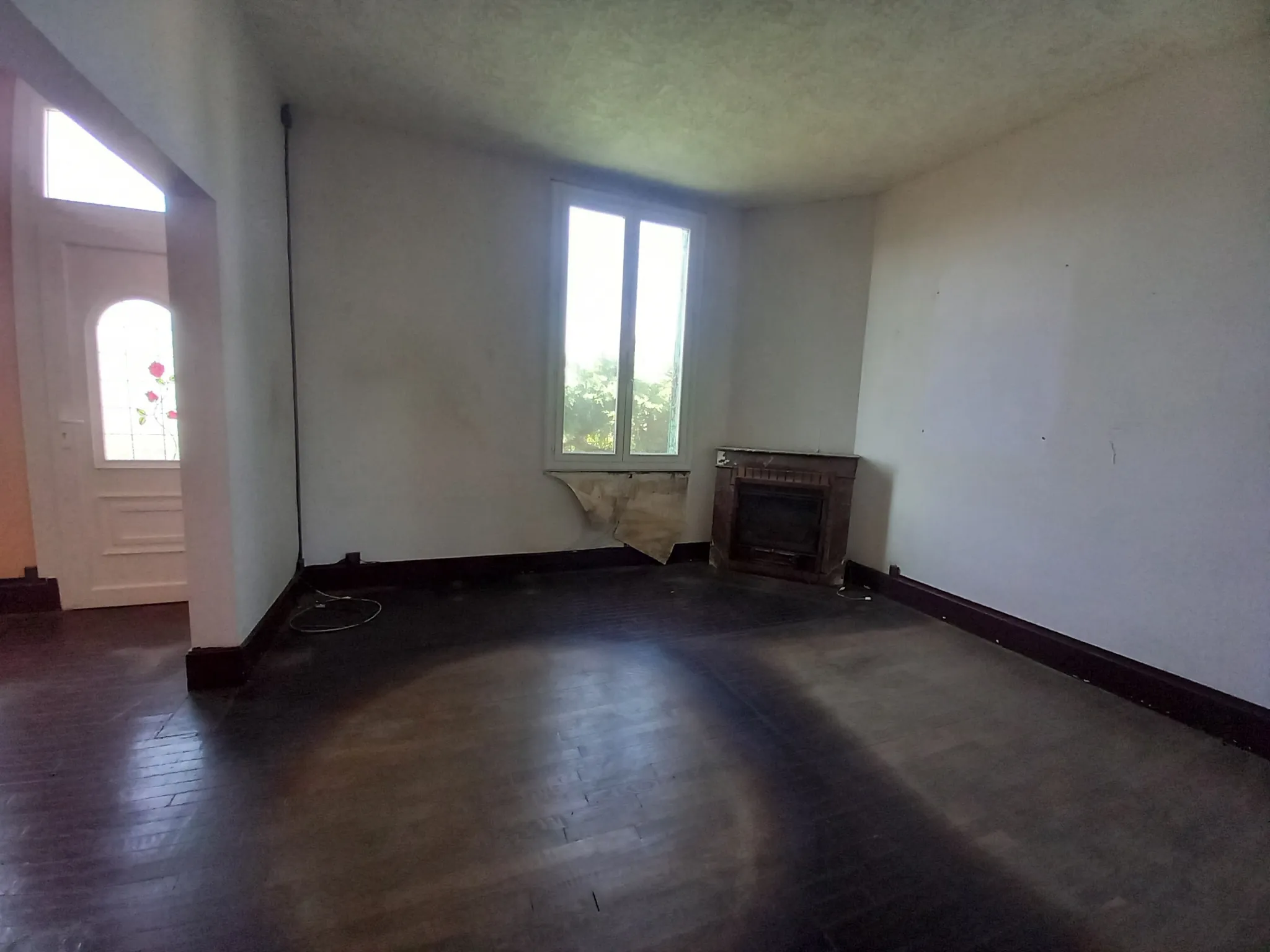 Maison indépendante à vendre à Decize (58300) avec jardin et potentiel d’aménagement 