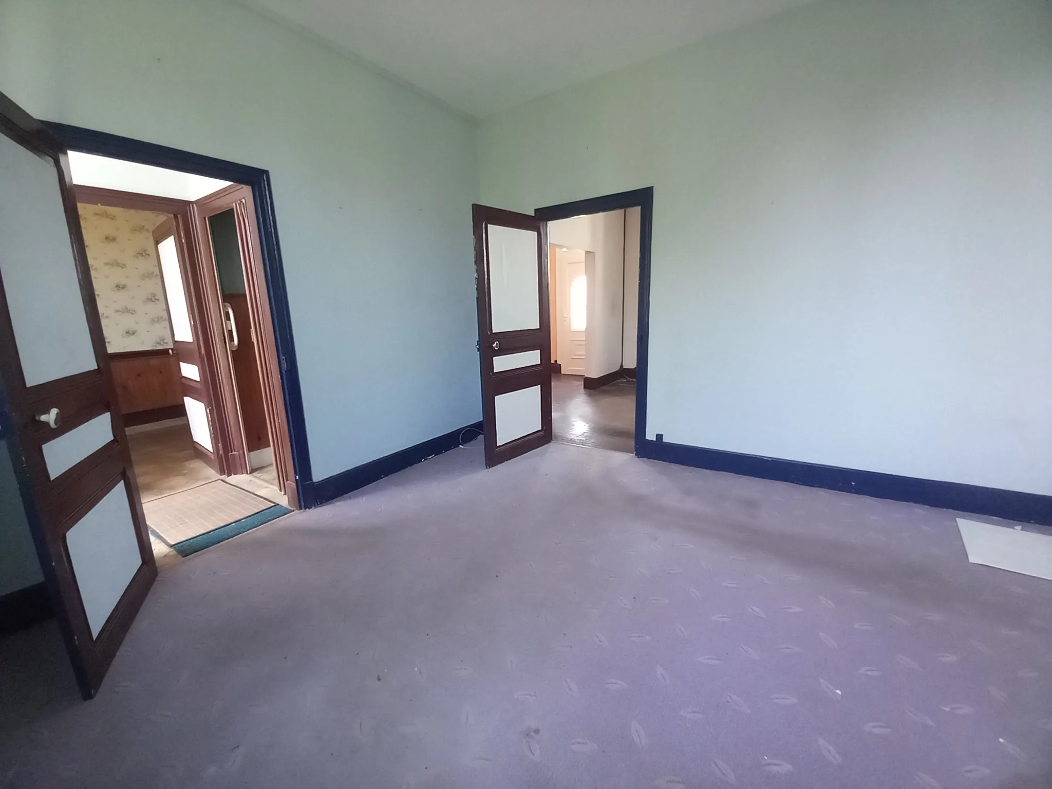 Maison indépendante à vendre à Decize (58300) avec jardin et potentiel d’aménagement 