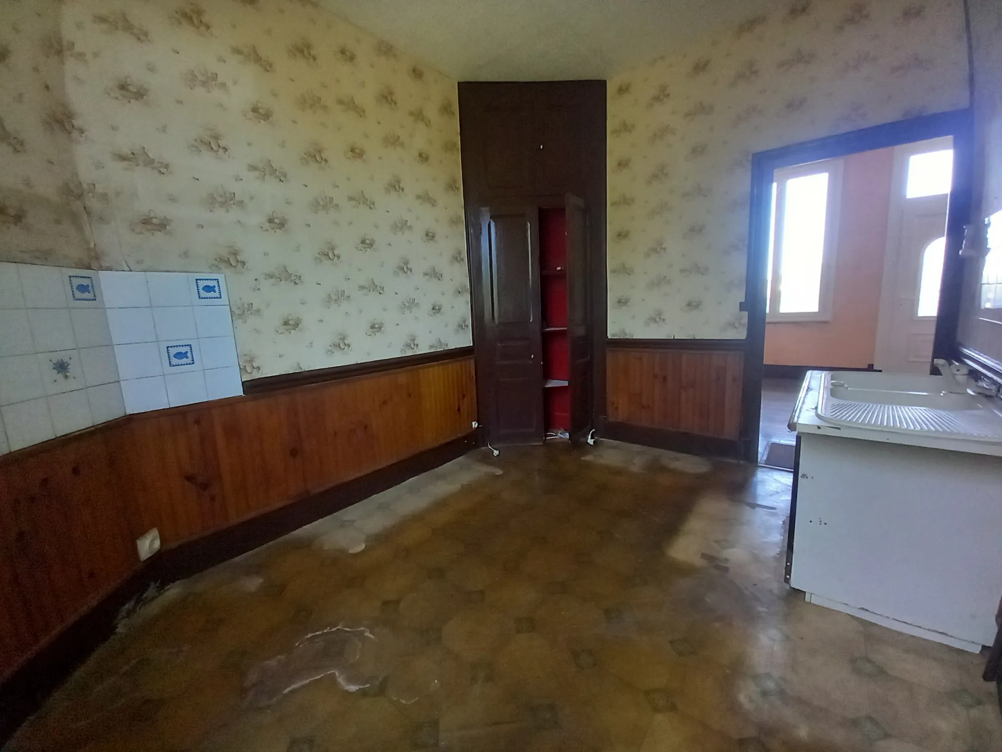 Maison indépendante à vendre à Decize (58300) avec jardin et potentiel d’aménagement 