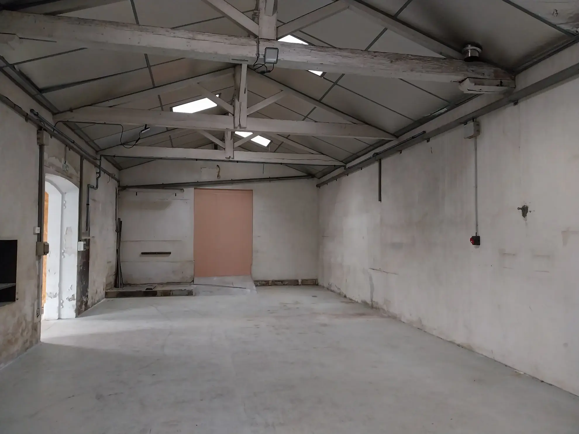 Ensemble immobilier commercial et professionnel à vendre à Cognac 