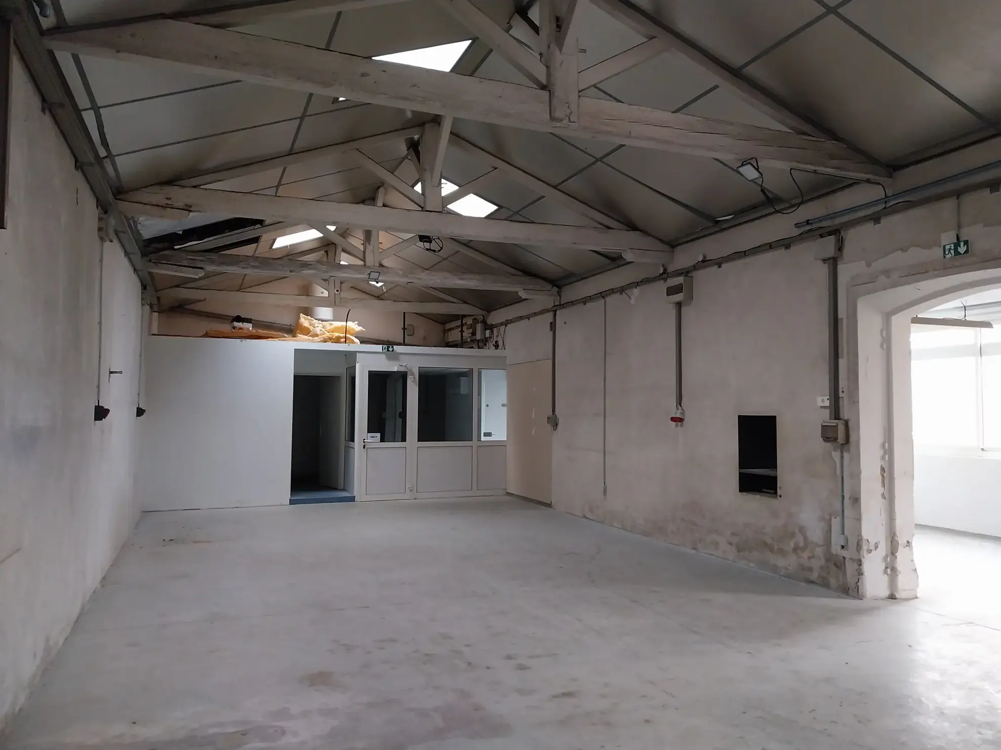 Ensemble immobilier commercial et professionnel à vendre à Cognac 