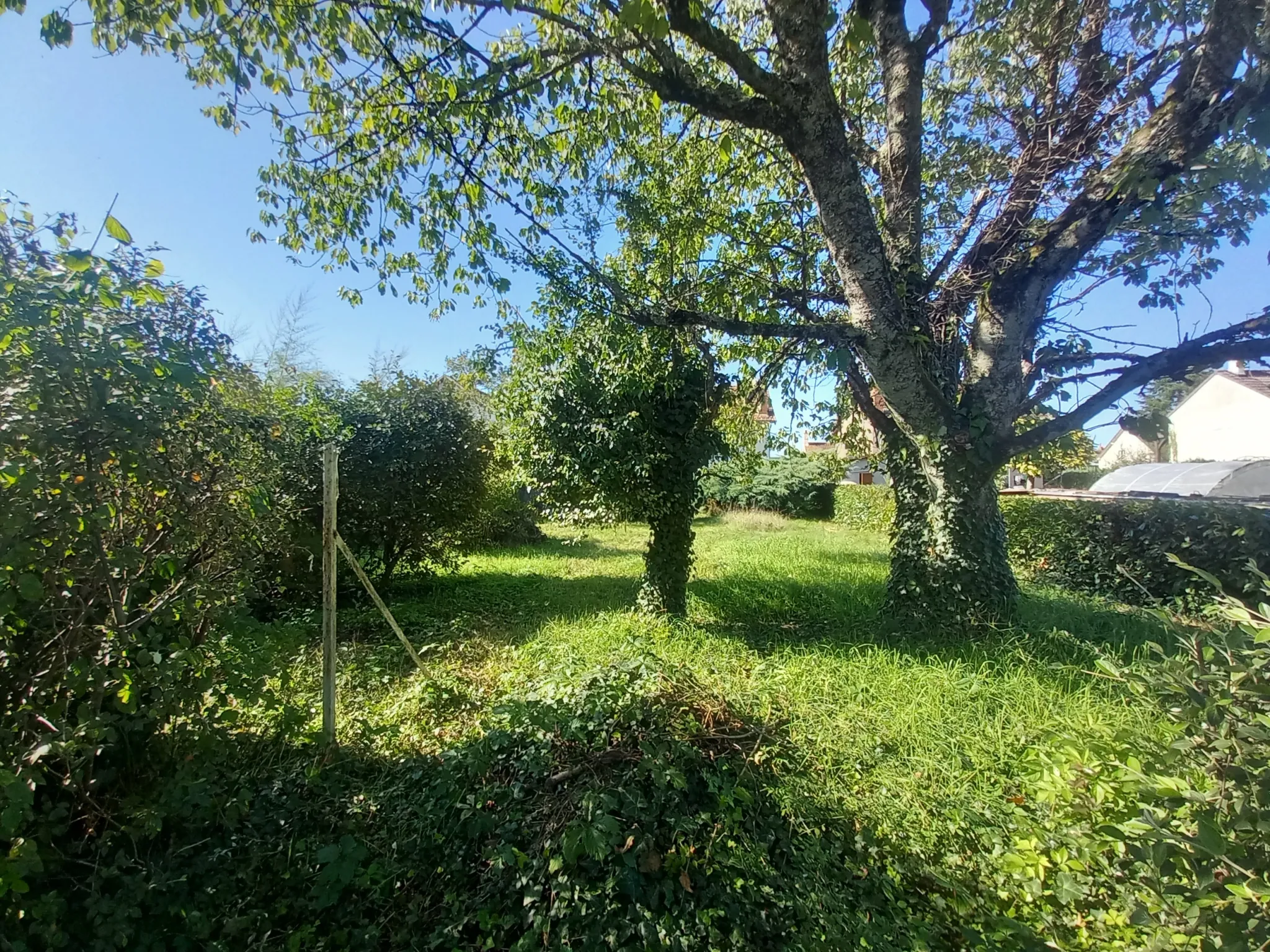 Maison indépendante à vendre à Decize (58300) avec jardin et potentiel d’aménagement 