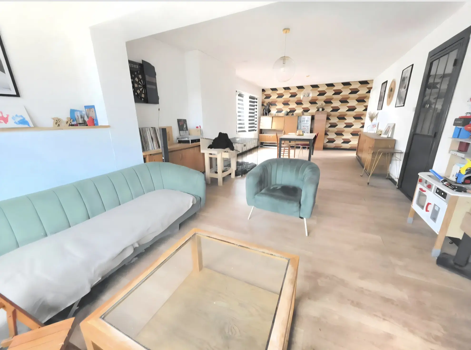 Maison semi-individuelle avec local commercial à Outreau en vente - Opportunité d'investissement