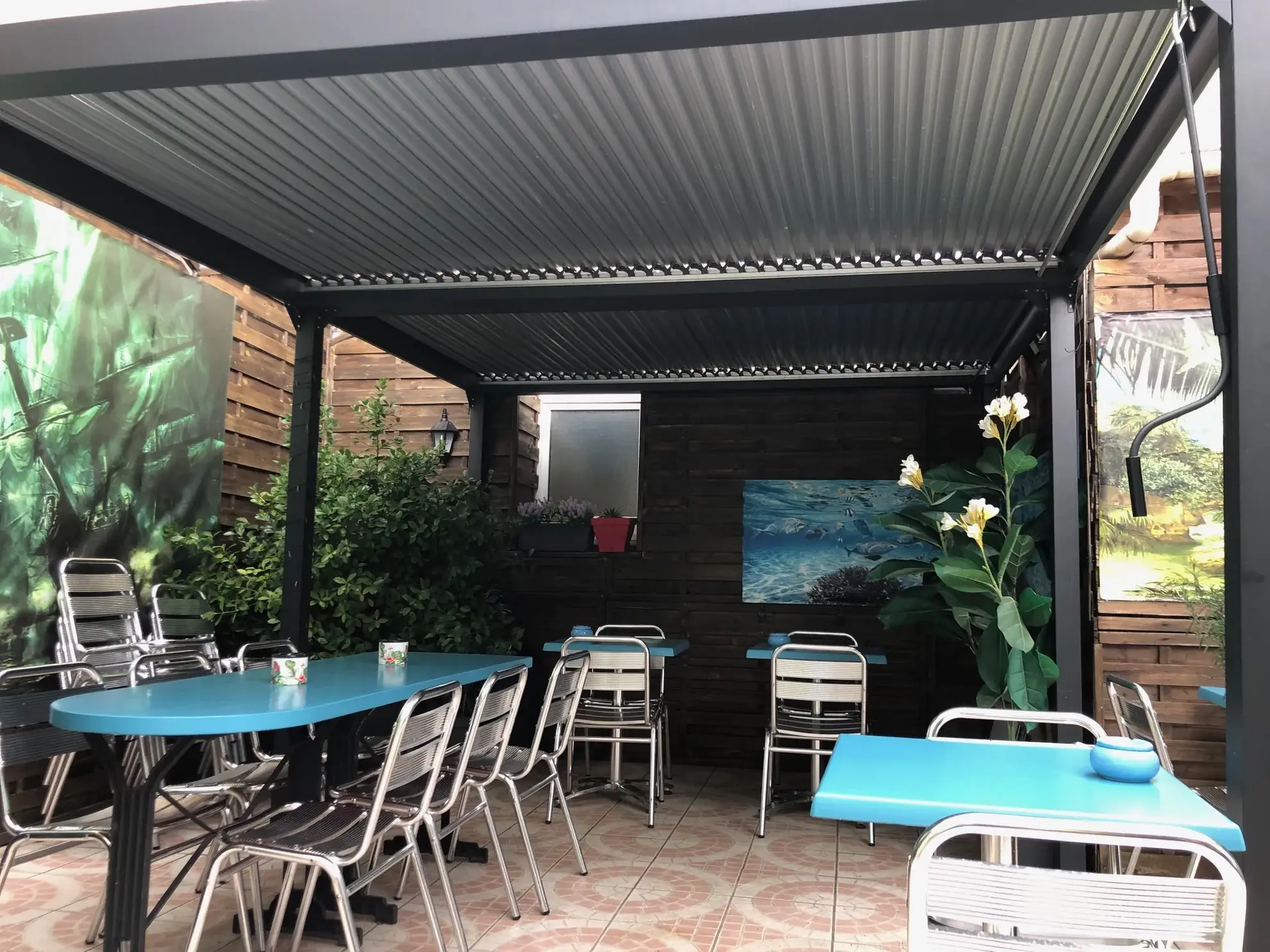 Fonds de commerce en centre-ville d'Alençon avec terrasse et appartement 