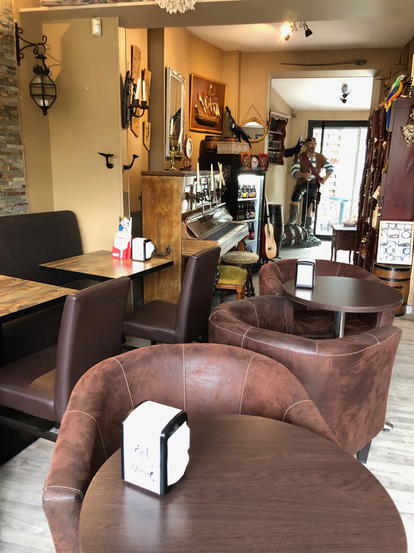 Fonds de commerce en centre-ville d'Alençon avec terrasse et appartement 