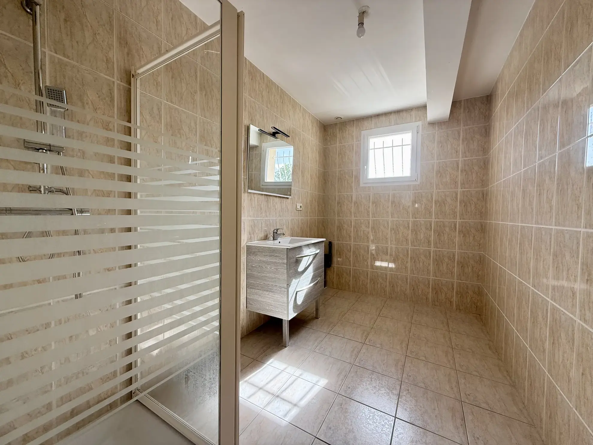 Maison de plain-pied à Rumilly-lès-Vaudes avec grand potentiel et environnement paisible 