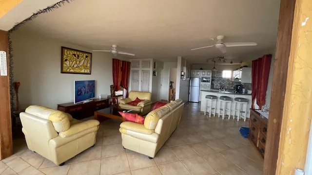 Spacieux appartement F5 de 122 m² à Fort-de-France avec terrasse et parking 