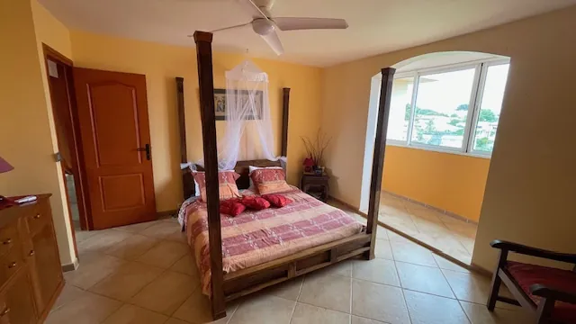 Spacieux appartement F5 de 122 m² à Fort-de-France avec terrasse et parking 