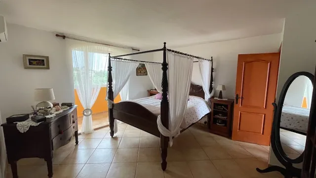 Spacieux appartement F5 de 122 m² à Fort-de-France avec terrasse et parking 