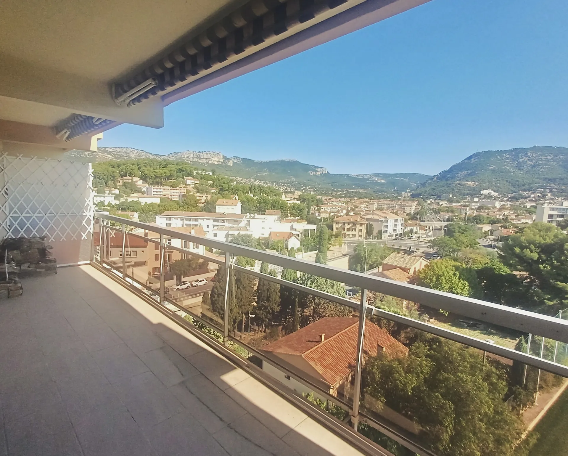 Appartement T3 lumineux avec terrasse à Toulon Porte Malbousquet