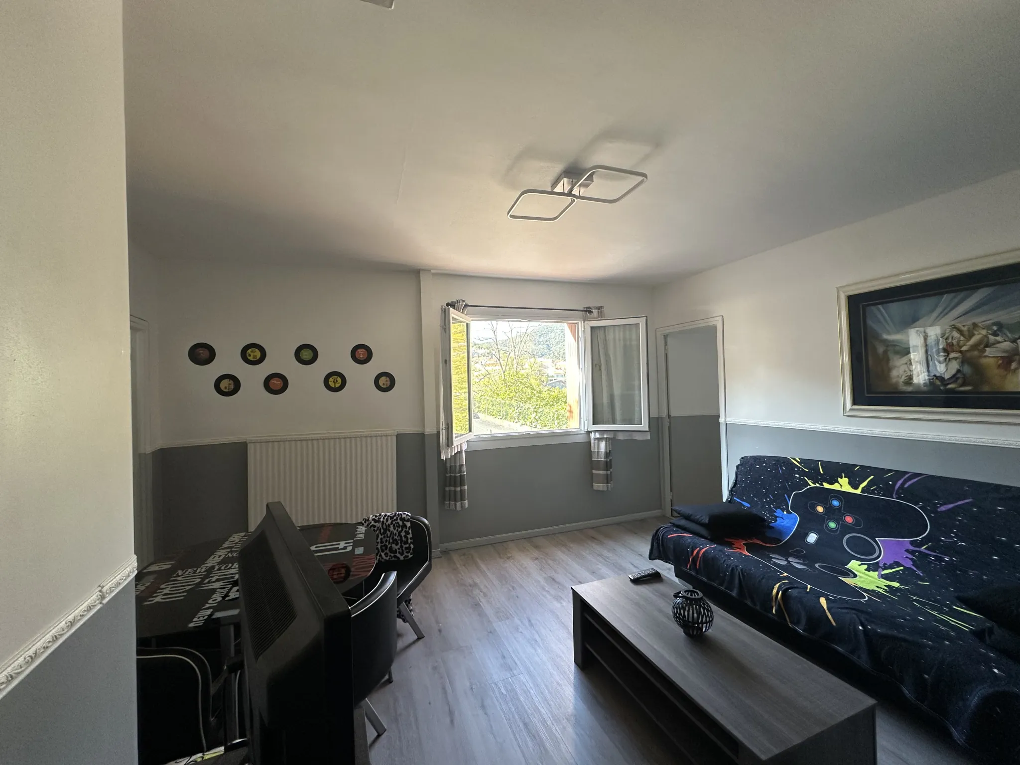 Appartement F2 rénové avec balcon et parking à Amélie-les-Bains