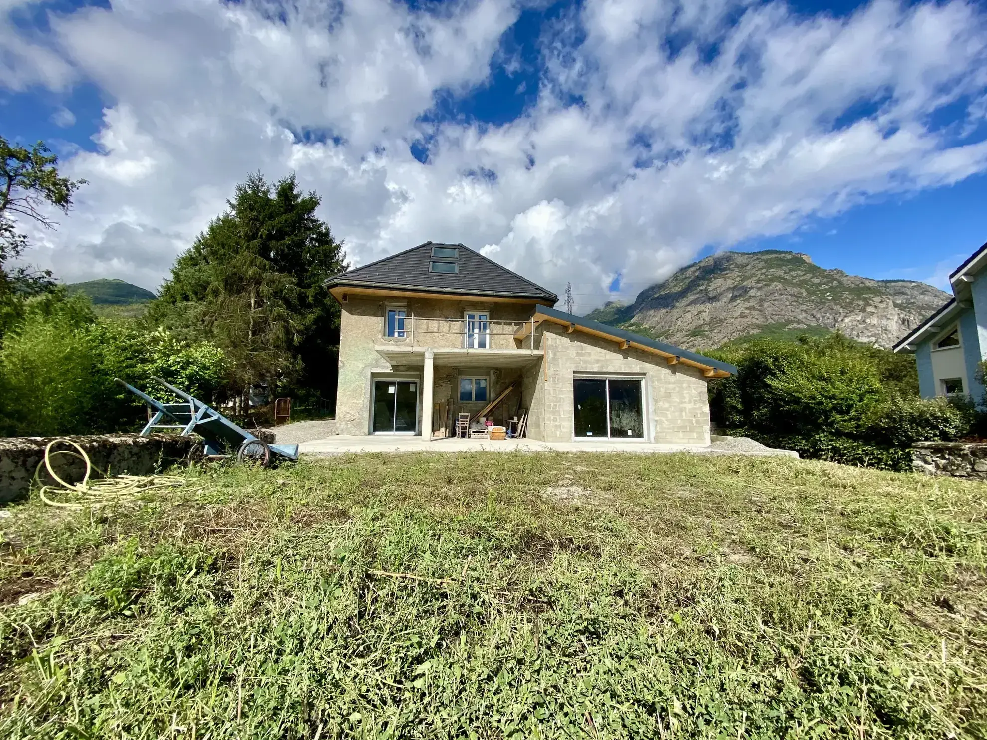Maison à Saint-Jean-de-Maurienne à rénover avec potentiel