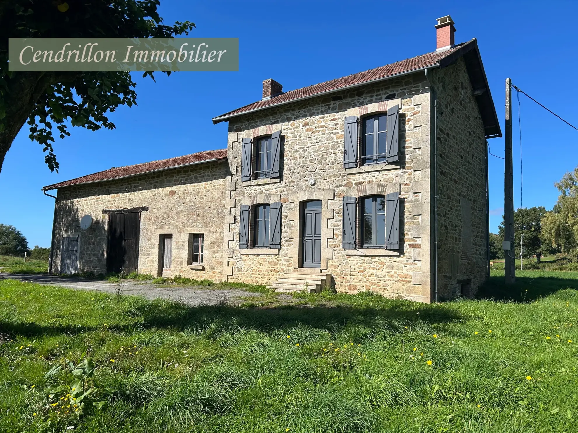 Fermette en pierre avec terrain de 4 250 m² à Montboucher