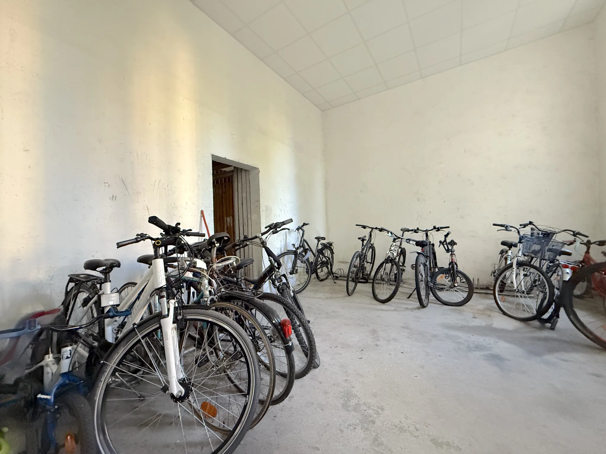 Appartement T4 rénové avec balcon, cave et parking à Nantes - Quartier Beaulieu 