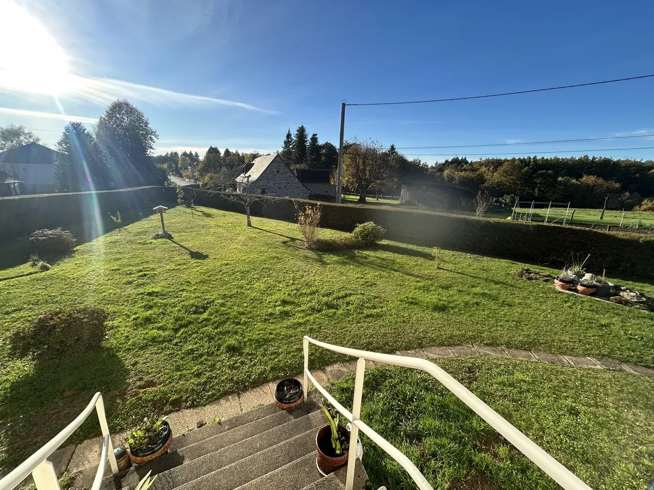 Belle maison en pierre avec 4 chambres à Marcillac-la-Croisille en Corrèze 