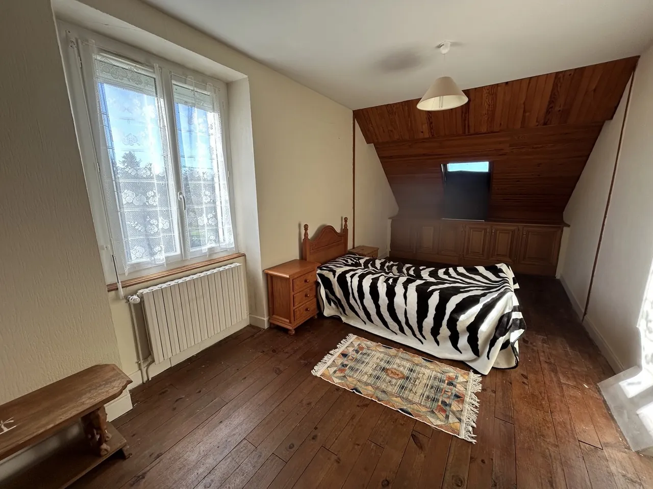 Belle maison en pierre avec 4 chambres à Marcillac-la-Croisille en Corrèze 