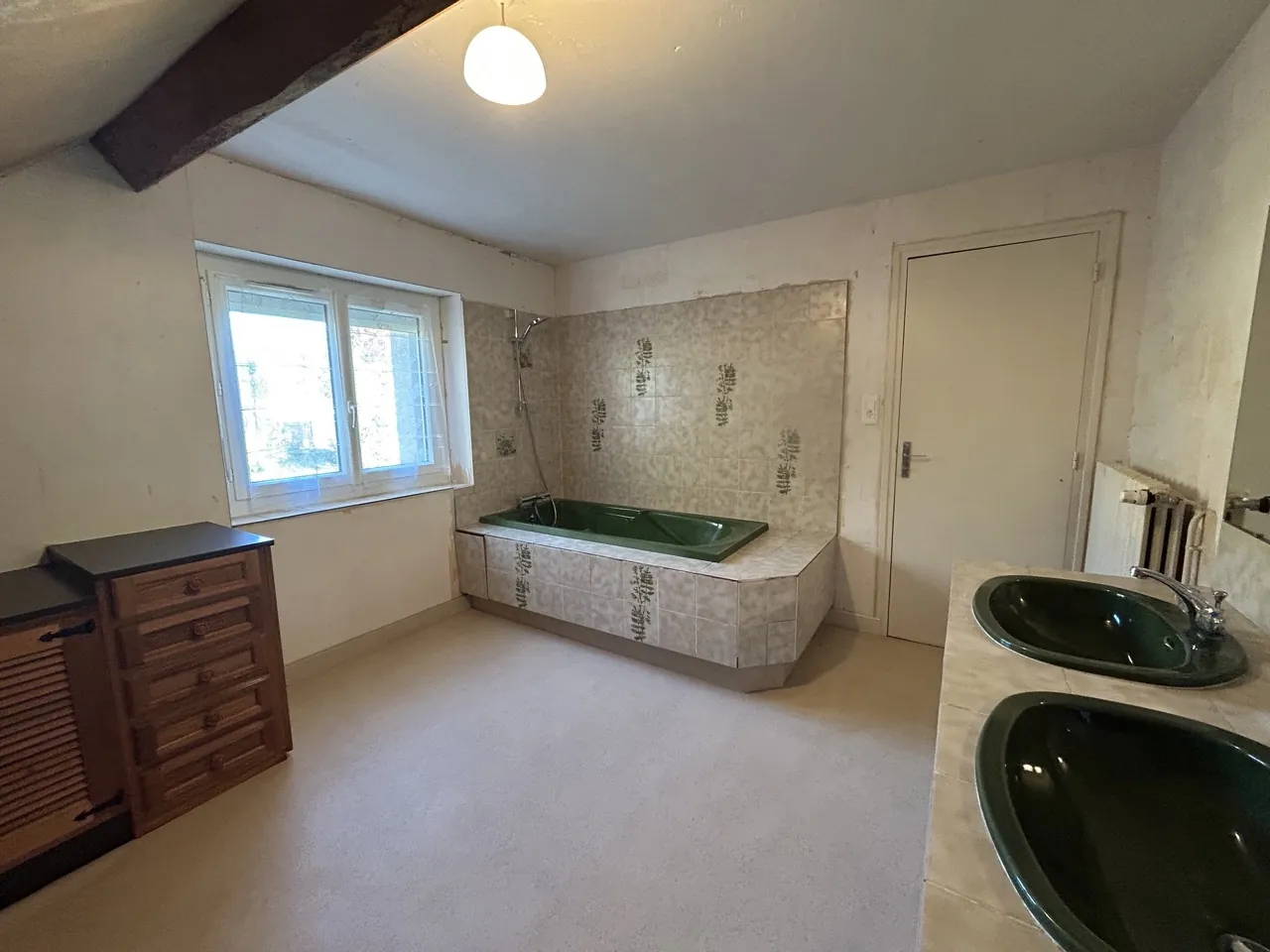 Belle maison en pierre avec 4 chambres à Marcillac-la-Croisille en Corrèze 