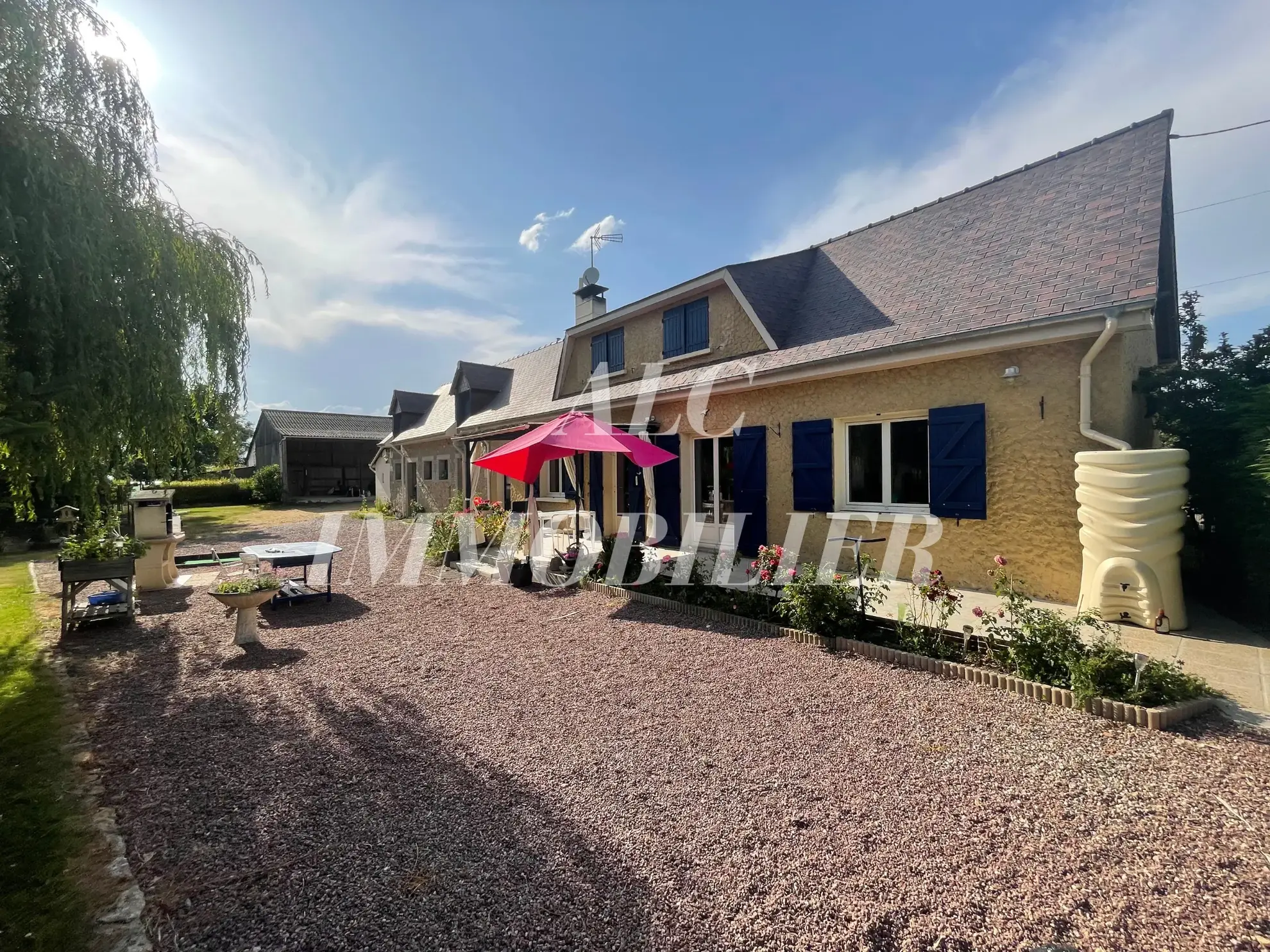 Vente maison à Gramat avec belles volumes, terrasse plein sud, terrain 1261 m²