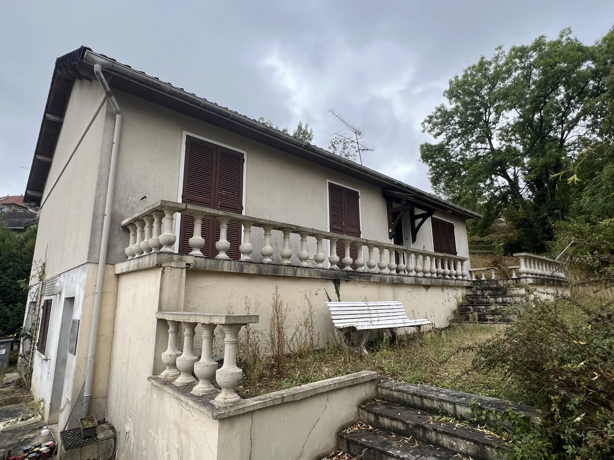 Maison à vendre à Montbard avec vue panoramique, garage et grand terrain