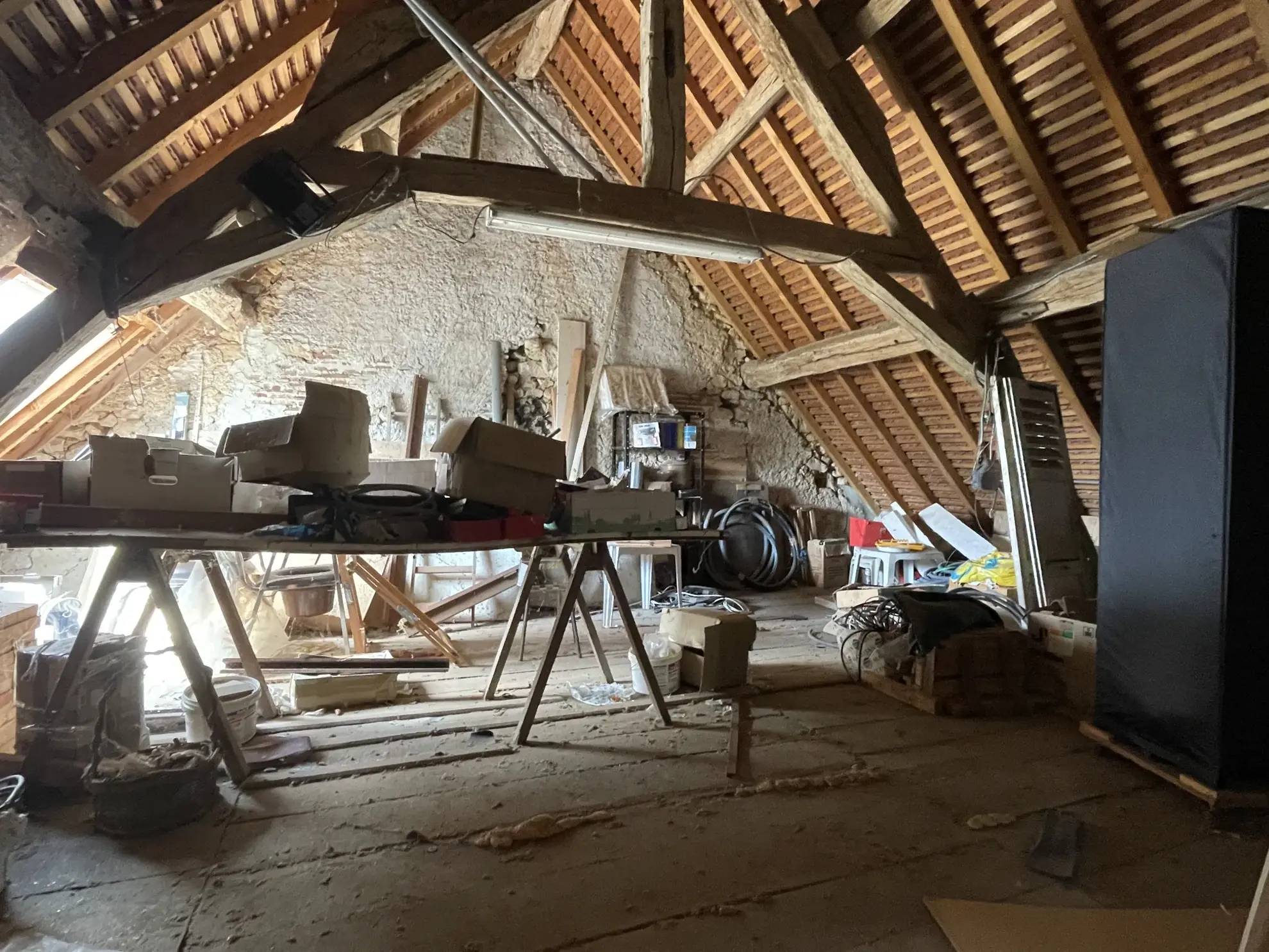 Maison de plain-pied avec grand grenier aménageable à Beaumont la Ferrière 