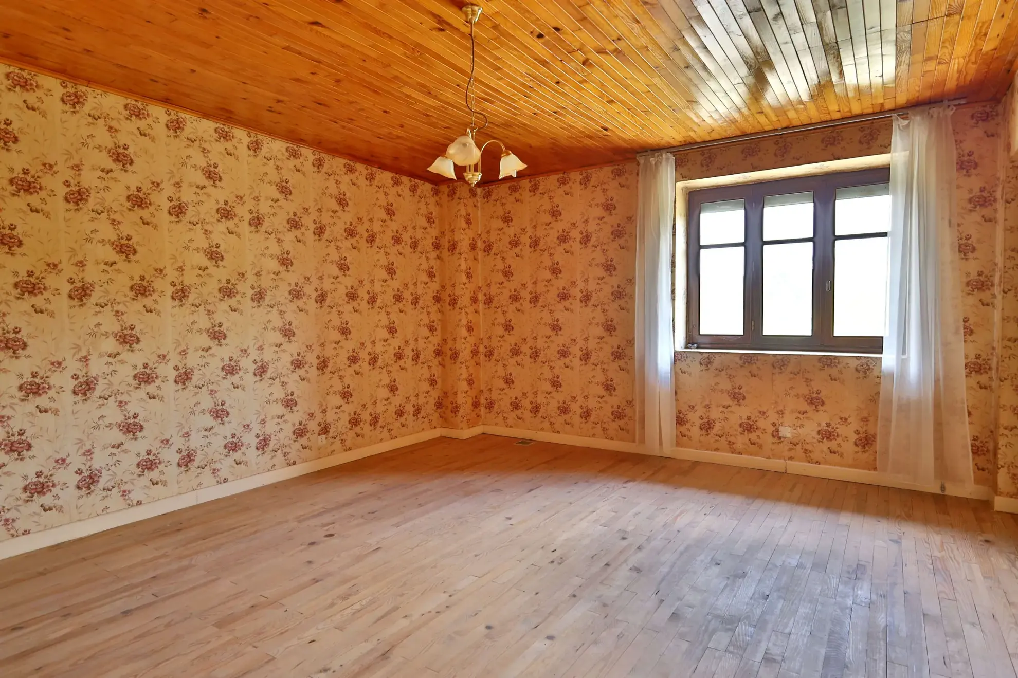 Maison à rénover de 110 m² avec grand terrain à Oytier Saint Oblas 