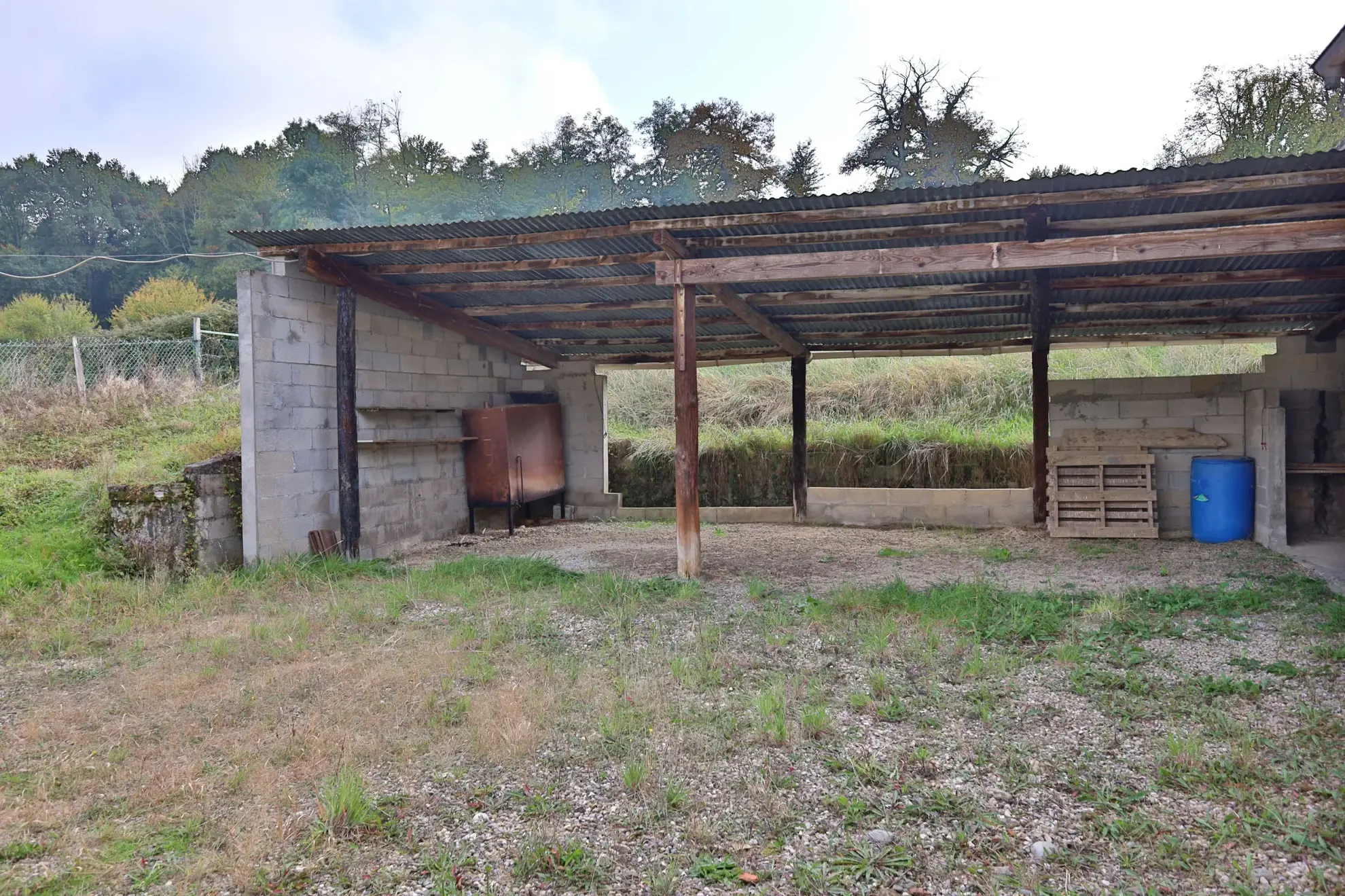 Maison à rénover de 110 m² avec grand terrain à Oytier Saint Oblas 