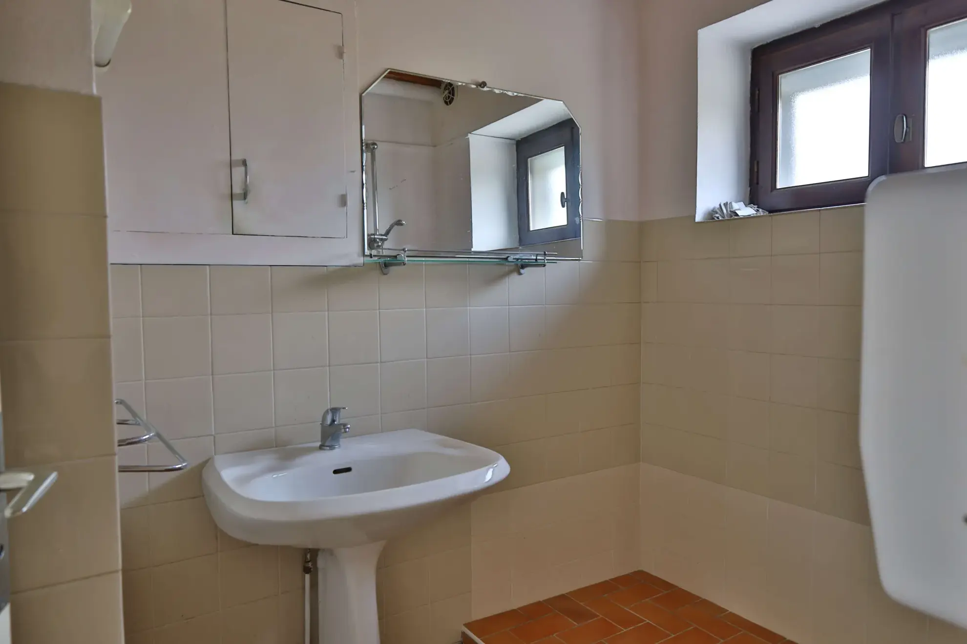 Maison à rénover de 110 m² avec grand terrain à Oytier Saint Oblas 