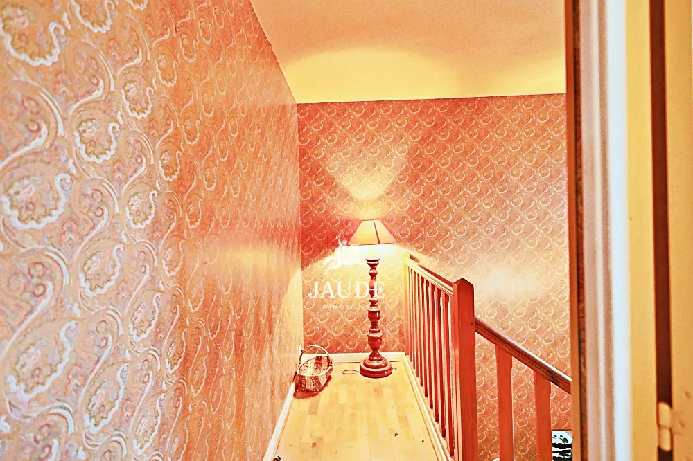 Maison à Mirefleurs de 119 m² avec grand jardin et potentiel de rénovation 