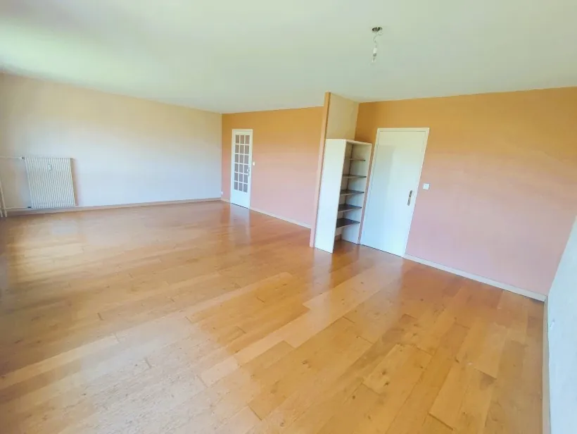 A Vendre Appartement Lumineux avec Vue Panoramique à Vichy 