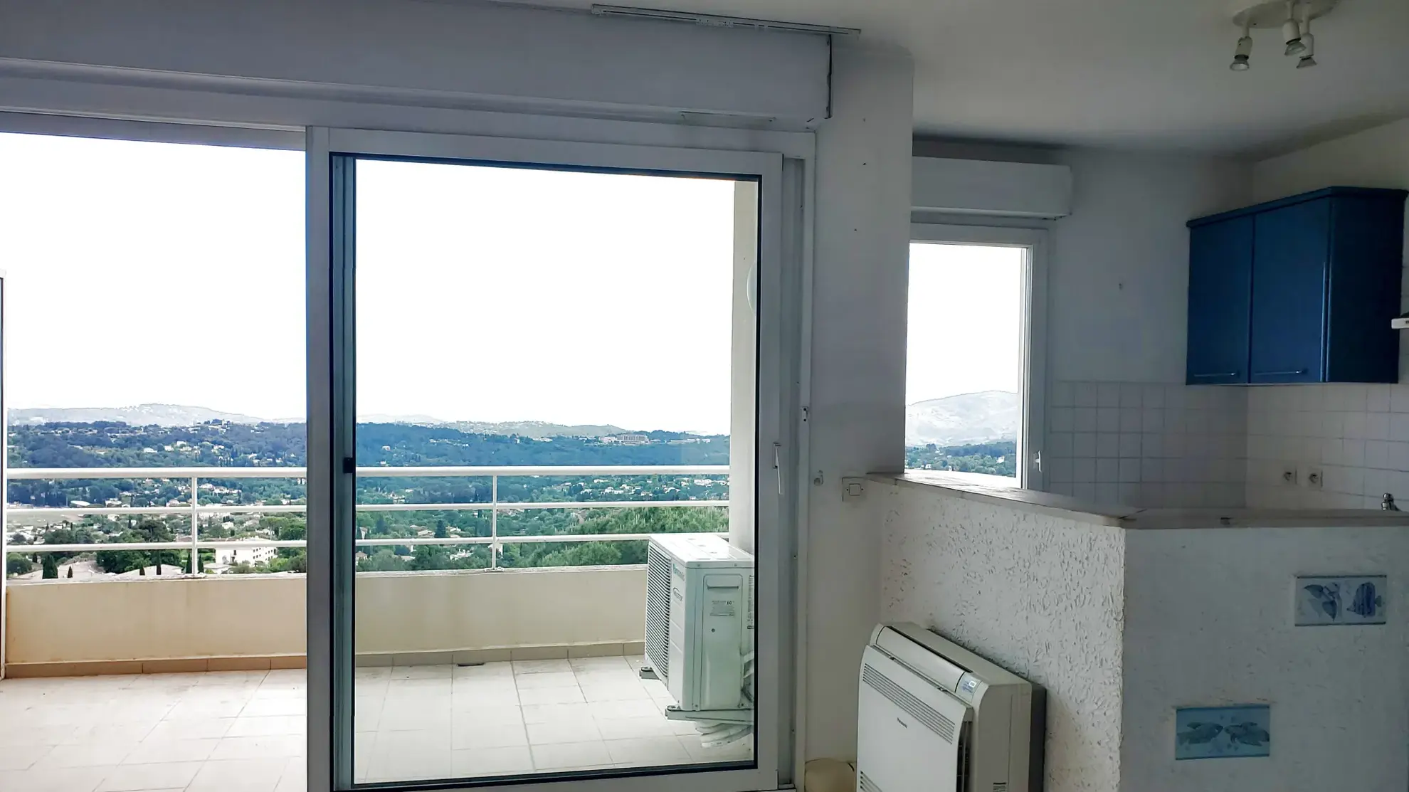 Appartement T2 lumineux avec terrasse, garage et cave à Grasse - Vue mer et collines 