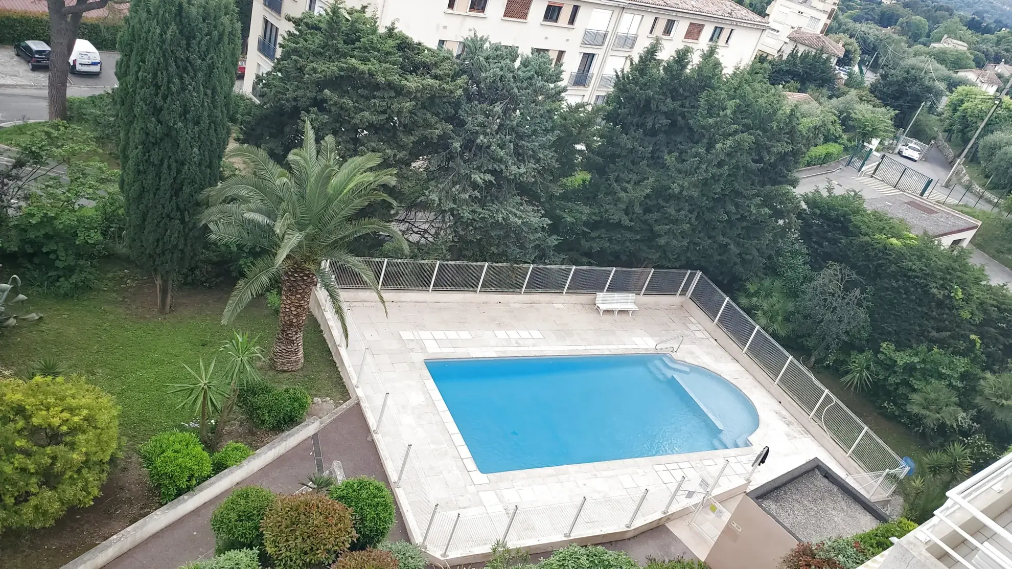 Appartement T2 lumineux avec terrasse, garage et cave à Grasse - Vue mer et collines 
