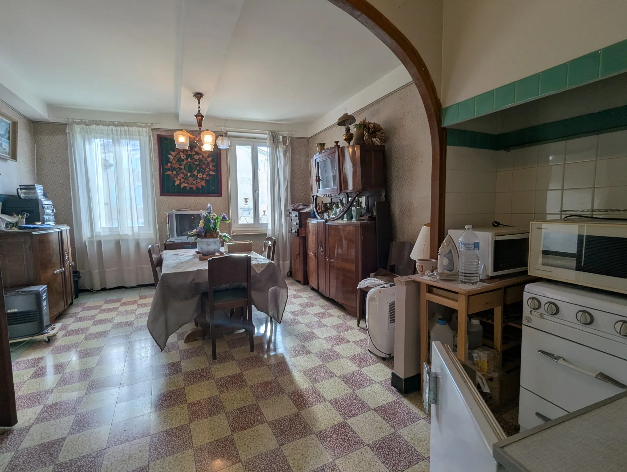 Maison de maître de 160 m² à vendre près de Narbonne avec cour, remise et atelier 