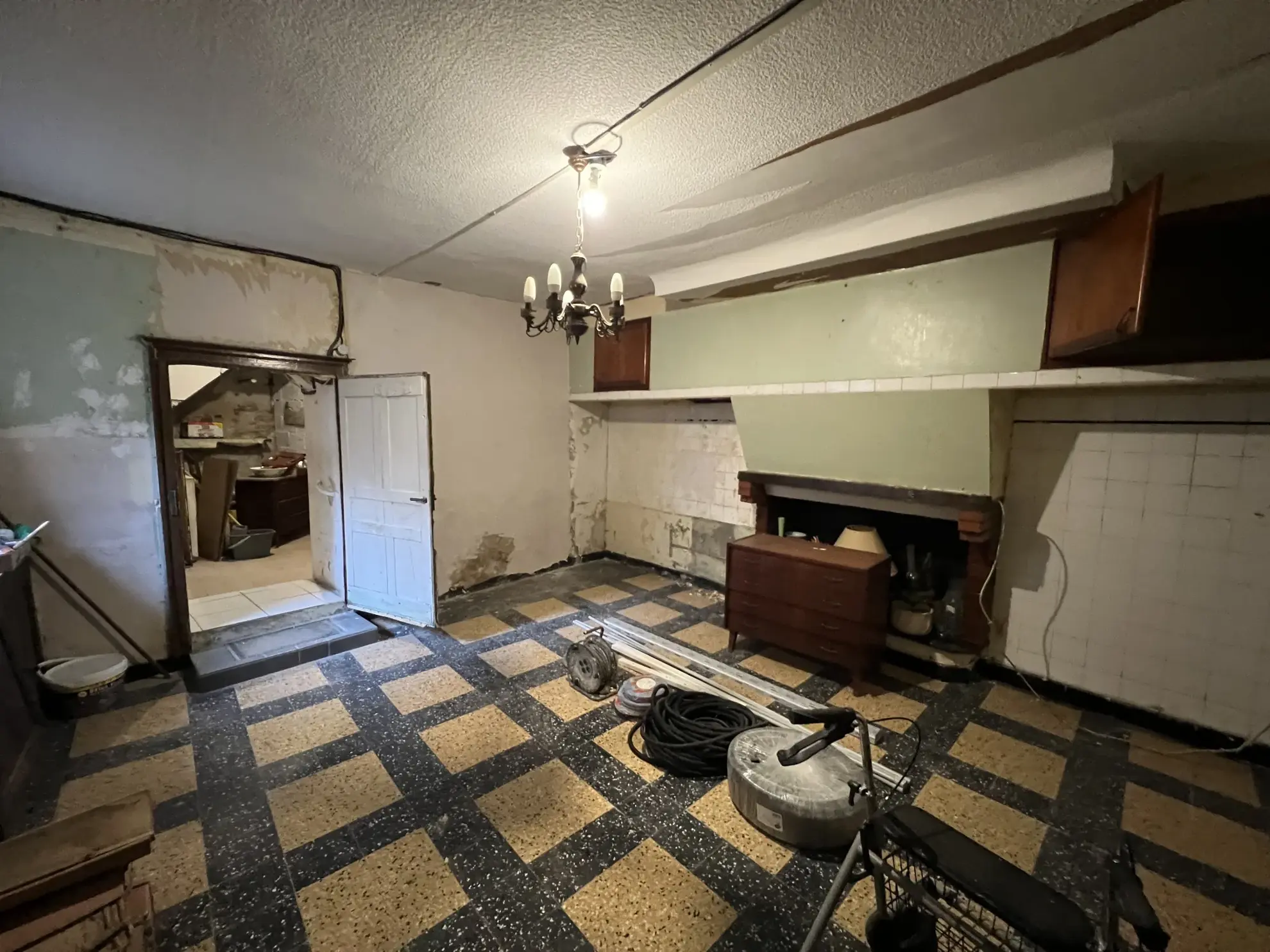 Spacieuse maison bourgeoise avec jardin à Peyriac Minervois, opportunité d'investissement 