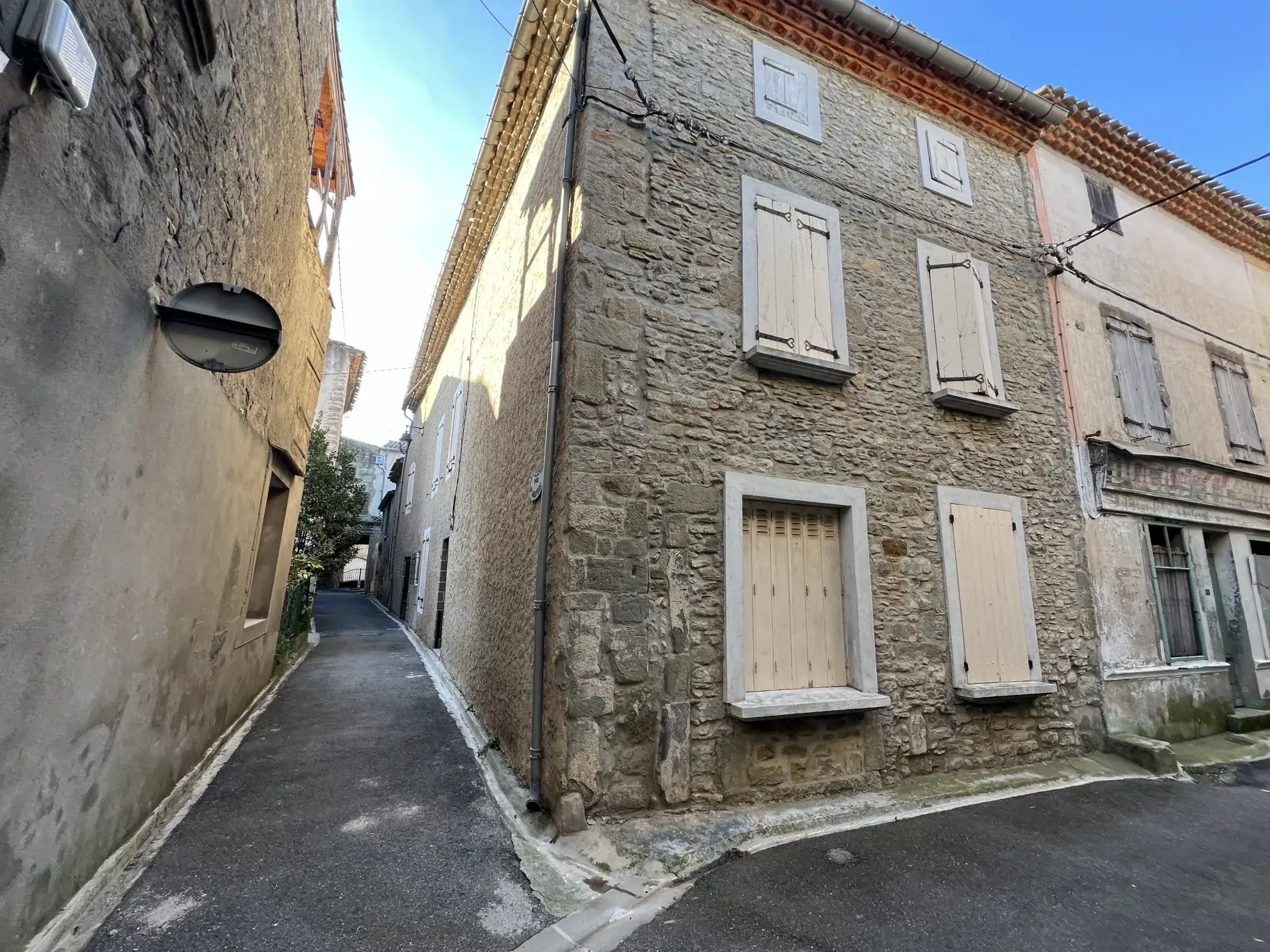 Spacieuse maison bourgeoise avec jardin à Peyriac Minervois, opportunité d'investissement 