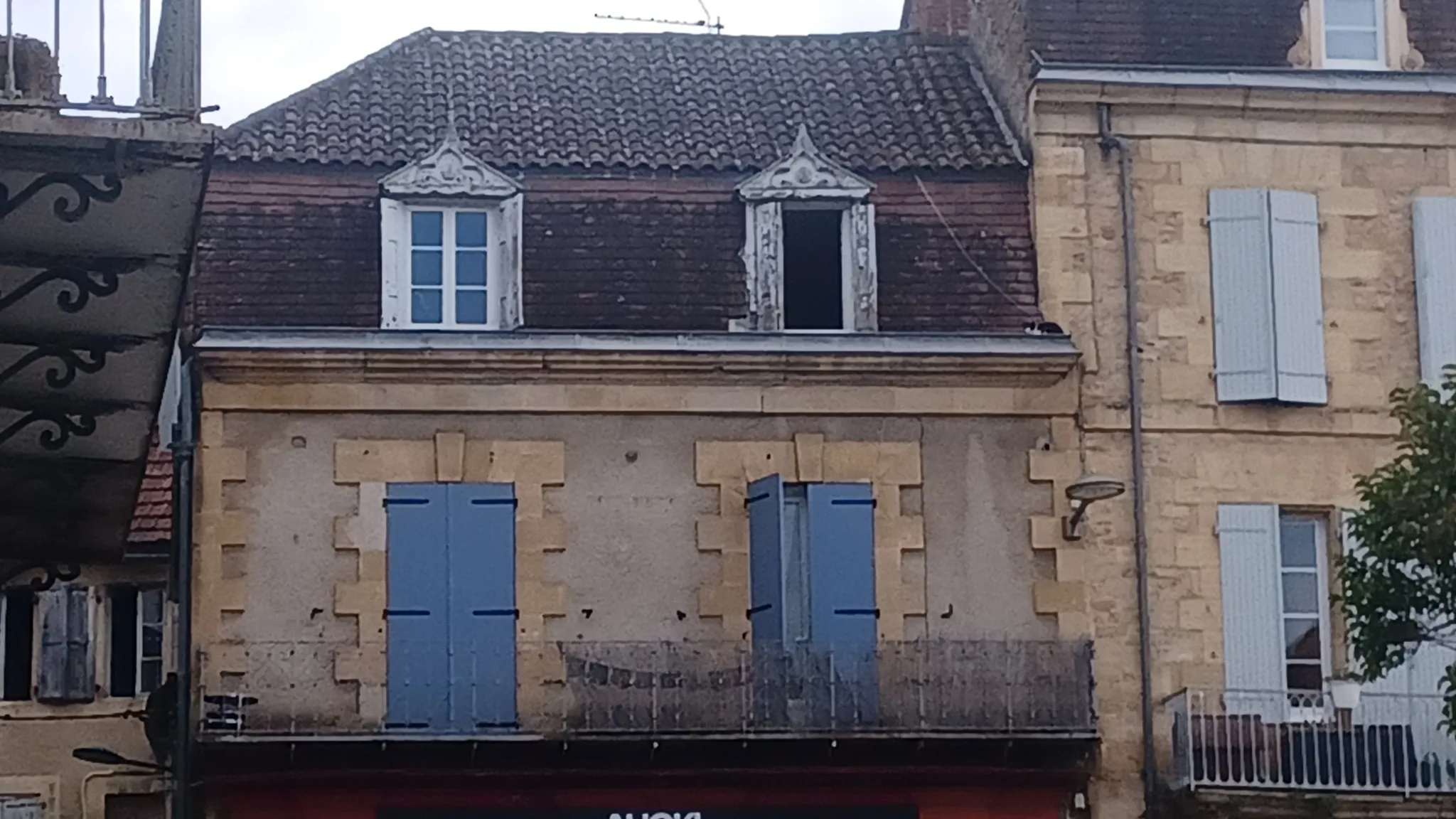 Immeuble de rapport à proximité du centre historique de Sarlat – Opportunité d'investissement