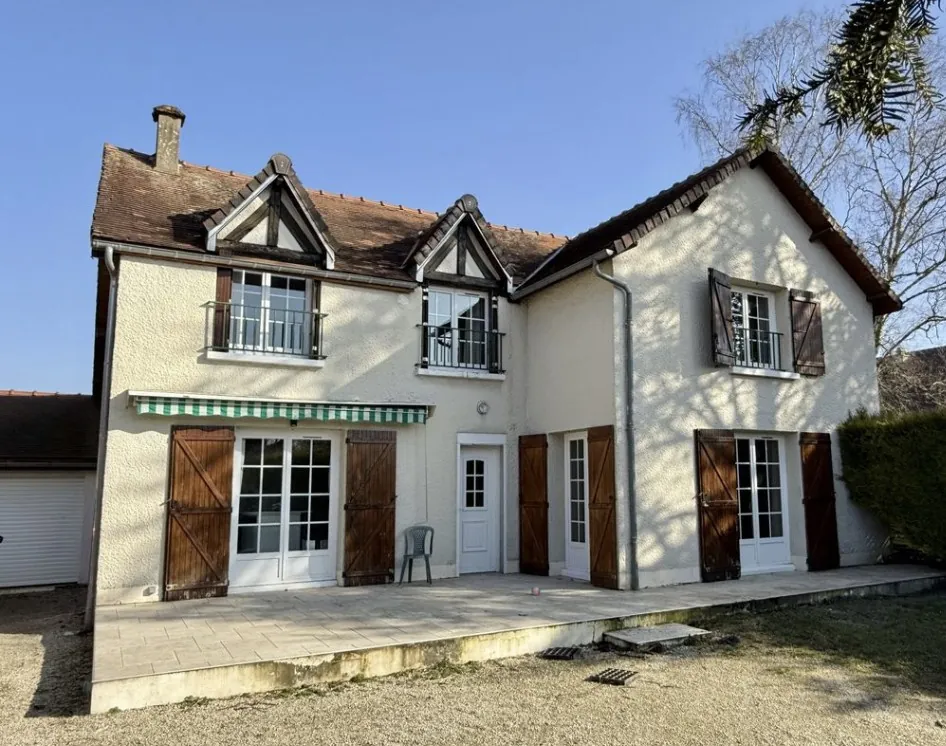 Maison avec piscine et grand terrain à Auxon - 167 m², 4 chambres