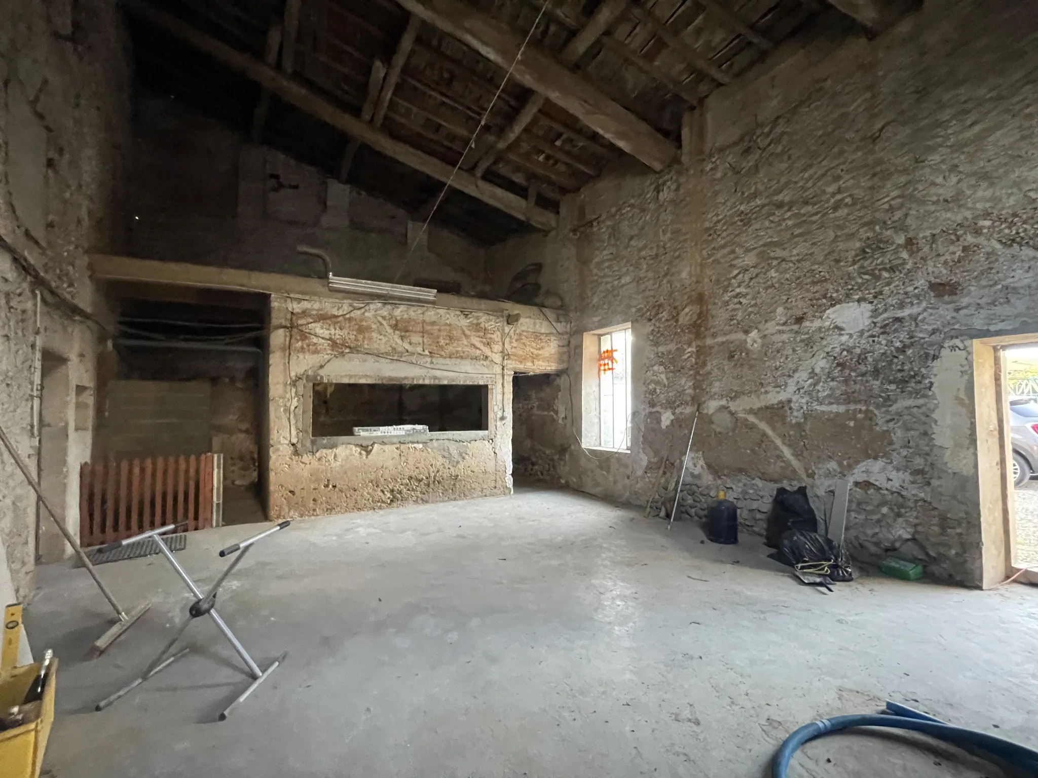 Charmante maison en pierre avec jardin à Anneyron (26140) – potentiel à saisir 