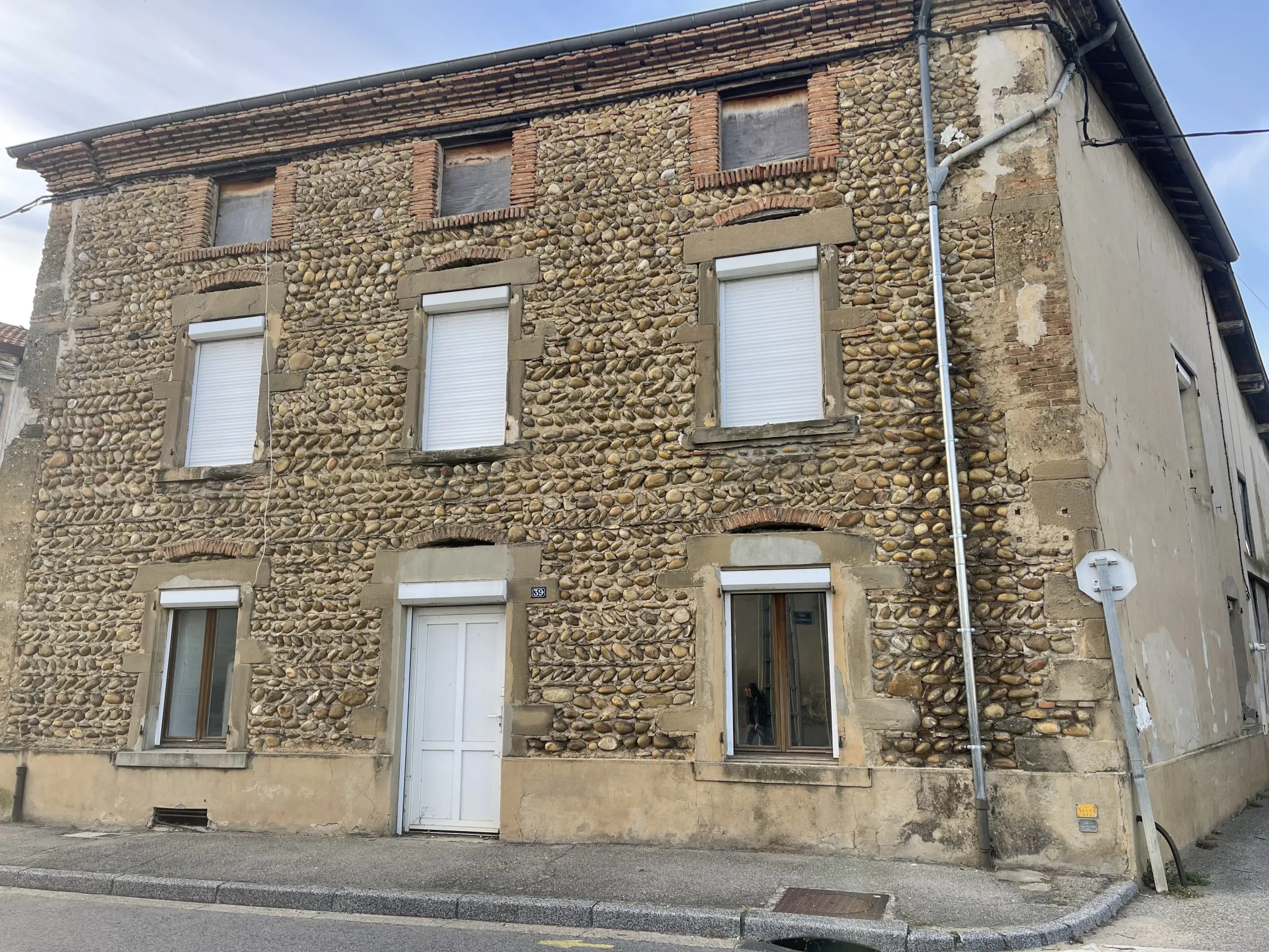 Charmante maison en pierre avec jardin à Anneyron (26140) – potentiel à saisir