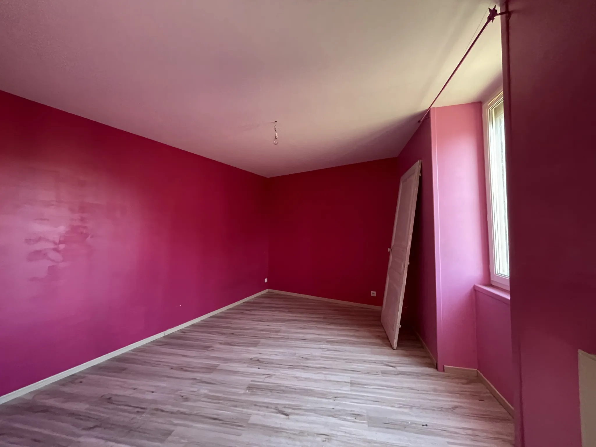 Charmante maison en pierre avec jardin à Anneyron (26140) – potentiel à saisir 