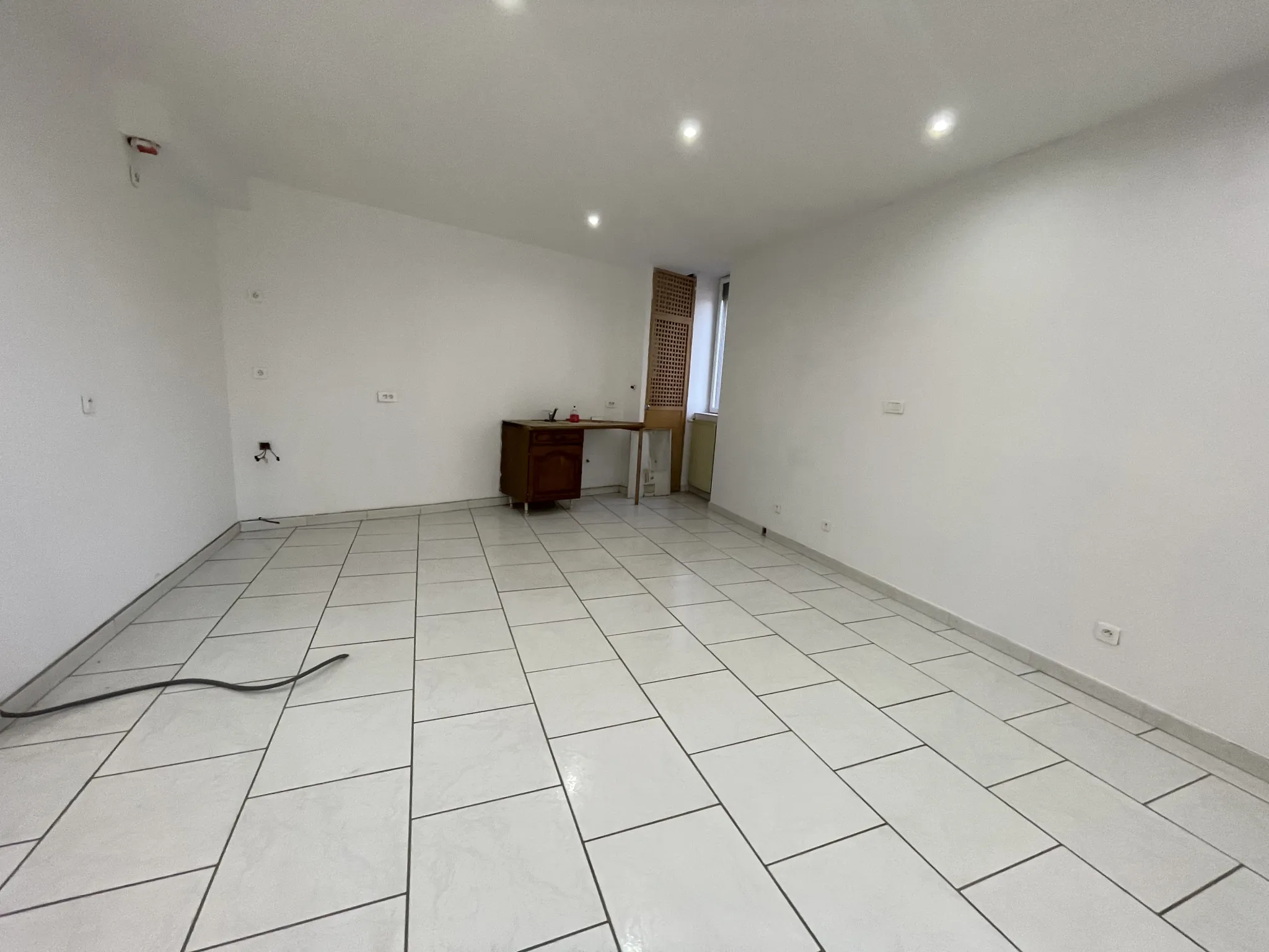 Charmante maison en pierre avec jardin à Anneyron (26140) – potentiel à saisir 