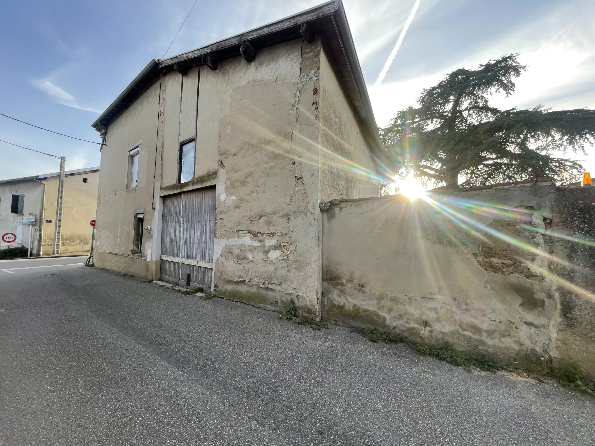 Charmante maison en pierre avec jardin à Anneyron (26140) – potentiel à saisir 