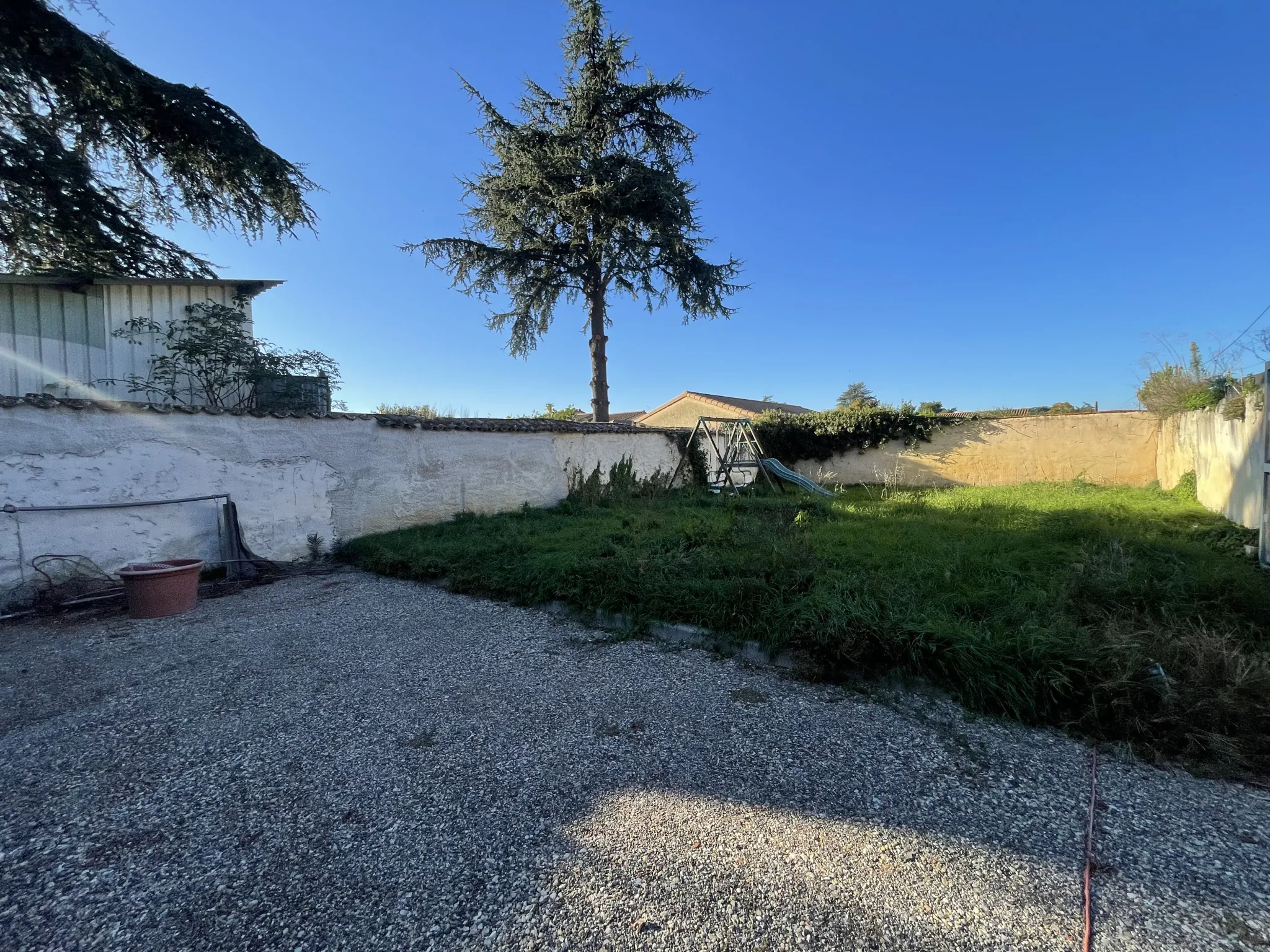 Charmante maison en pierre avec jardin à Anneyron (26140) – potentiel à saisir 