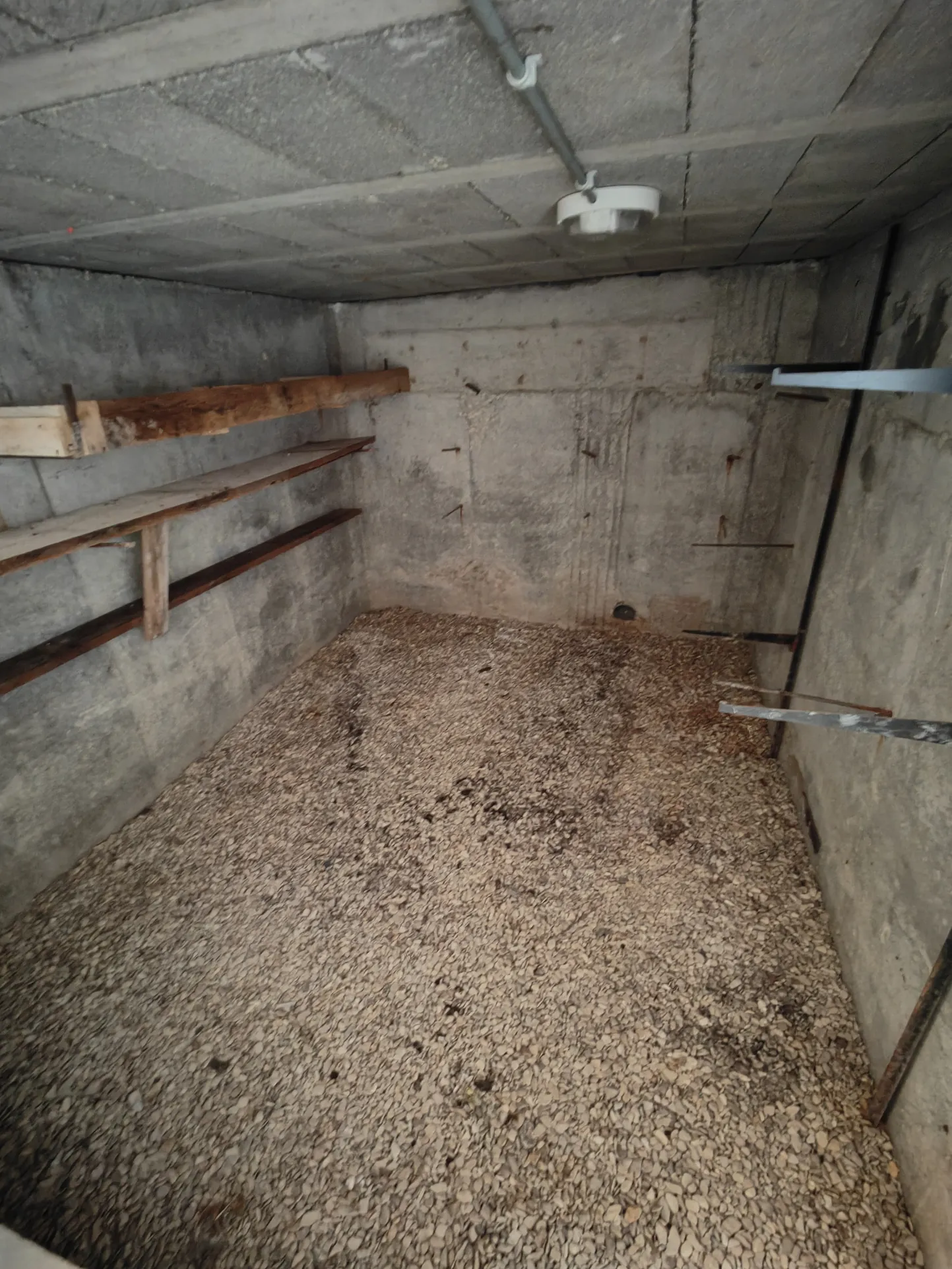 Maison avec local commercial loué à Migennes, opération rentable et confortable 